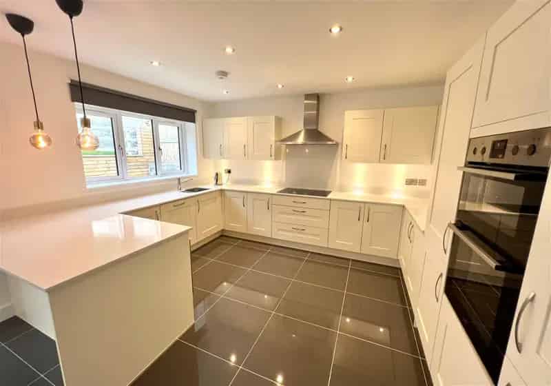 5 Bedroom Detached House Huddersfield West Yorkshire