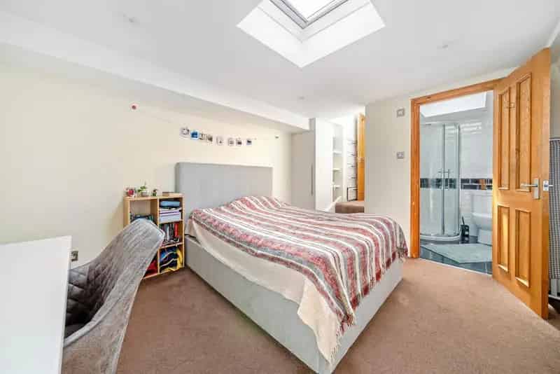 Split Level Maisonette 3 Bed 3 Bath Chain Free