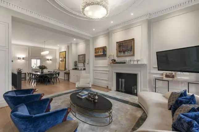 Maisonette for Sale in Wilton Crescent London SW1X