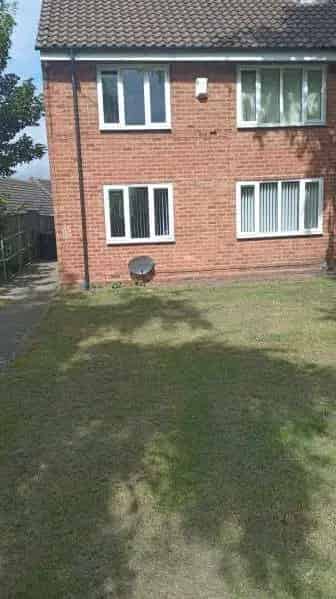 1 Bed Flat Front Back Garden Self Contained Amenities