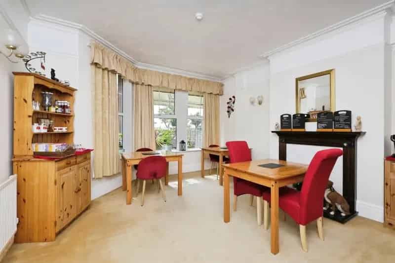 Seafront Guest House Investment Opportunity 6 En-Suite Bedrooms Eastbourne