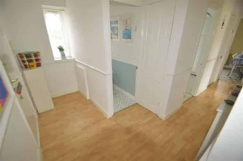 2 bed flat for sale