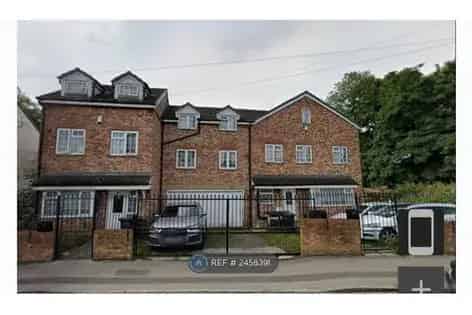 1 Room in 4 Bedroom House Leeds Bills Included