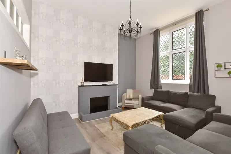 3 Bedroom Apartment for Sale Near City Centre