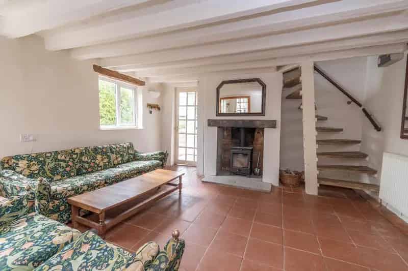 2 Bed House for Sale in Attractive Village Setting