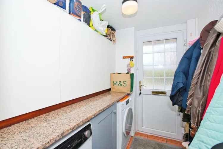 3 Bed House with Garage and Landscaped Garden