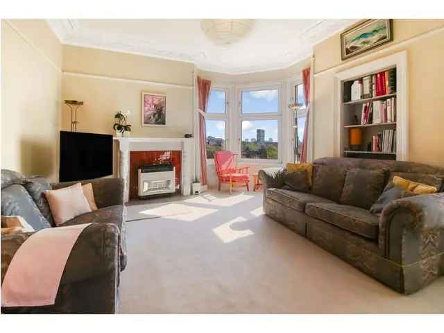 3 Bedroom Flat for Sale in North Kelvinside