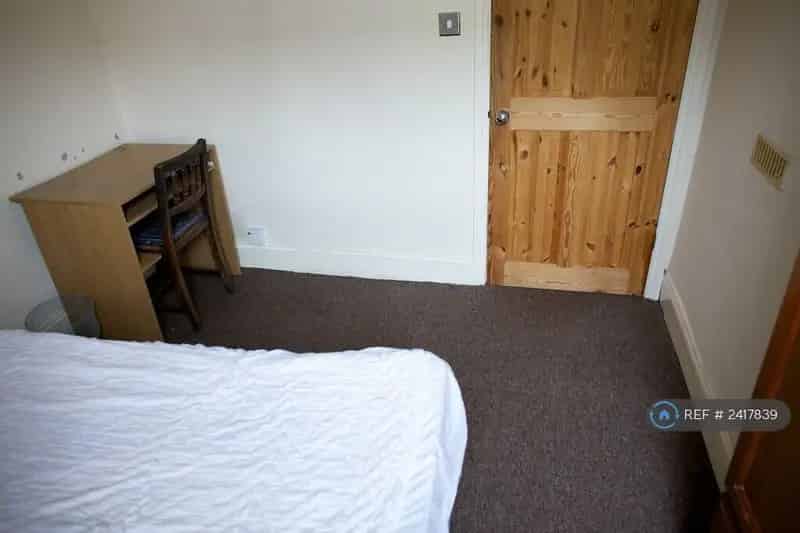 4 Bedroom Terraced House Available September 20 2025