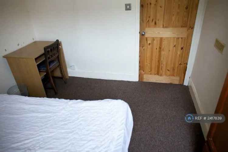 4 Bedroom Terraced House Available September 20 2025