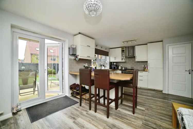 4 Bedroom House in Hull with Modern Kitchen and En-Suite