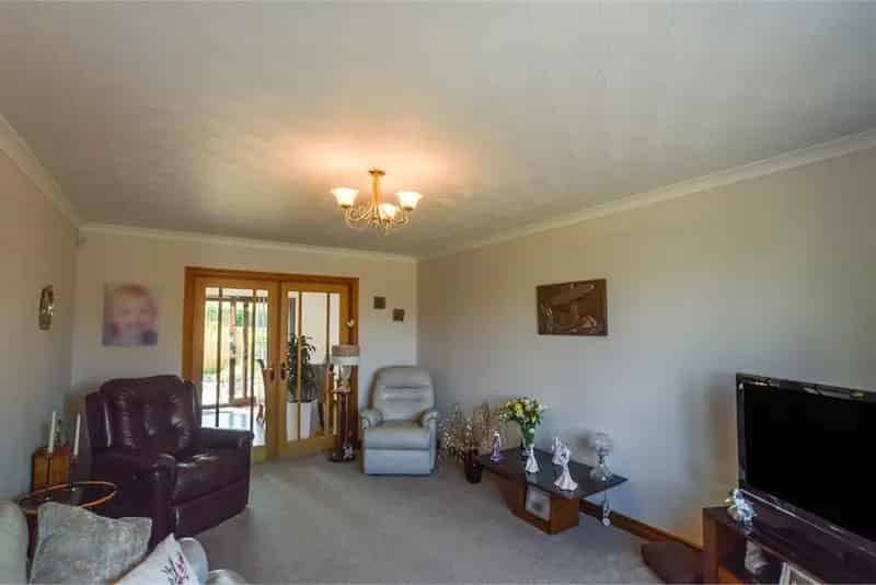 3 Bed Detached House with 2 Reception Rooms