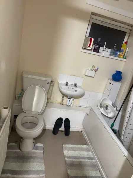 Flat For Rent in Birmingham, England