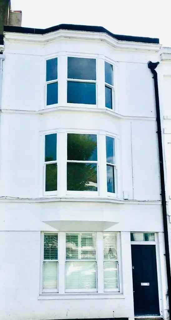 3 Bedroom Flat with Backyard Garden