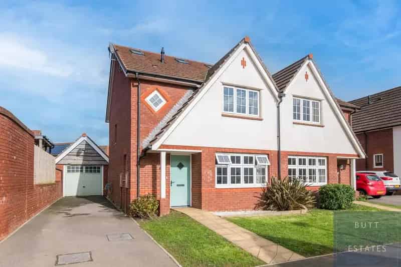 4 Bedroom Semi-Detached House for Sale