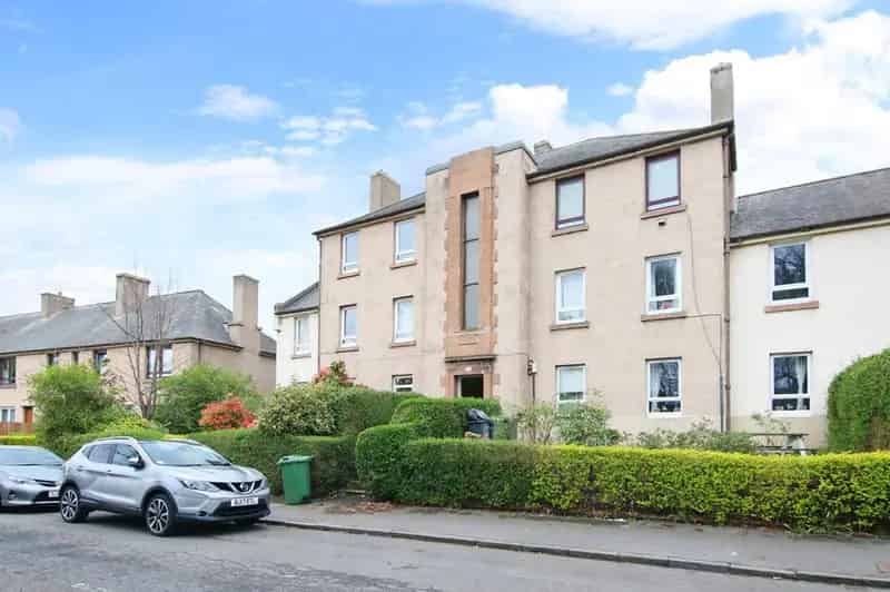 2 Bedroom Ground Floor Flat for Sale in Craigentinny