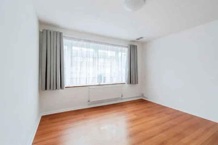 3 Bed Semi-Detached Home Ingram Road Modern Comfort Spacious Garage