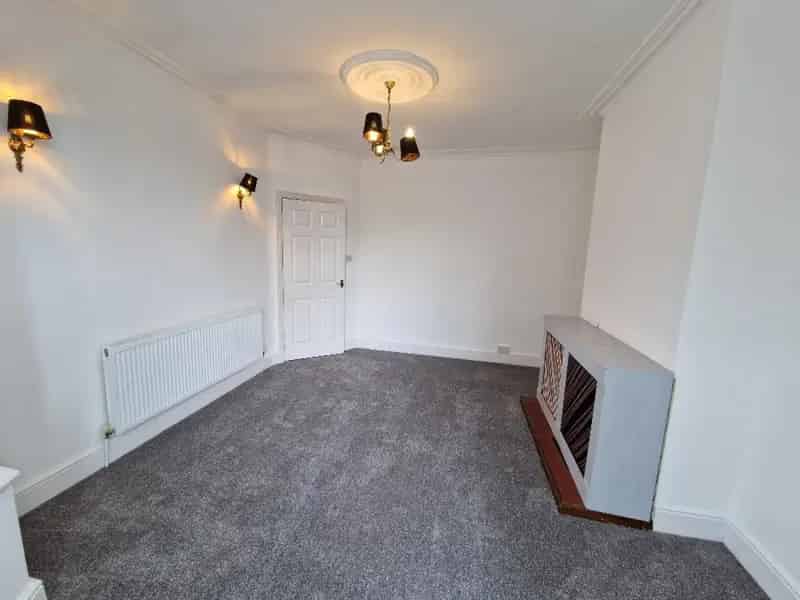 1 Bedroom Flat To Let - Newly Renovated Ground Floor