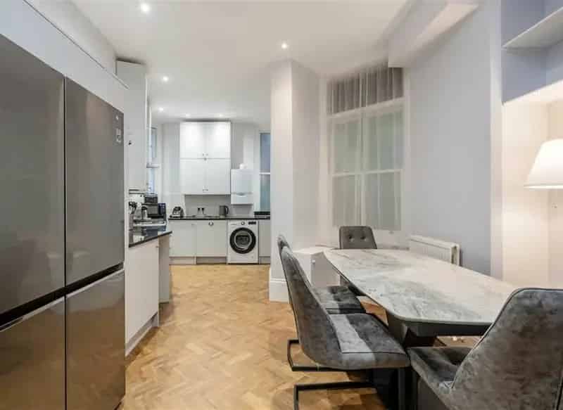 Luxury Victorian Apartment near Victoria Station