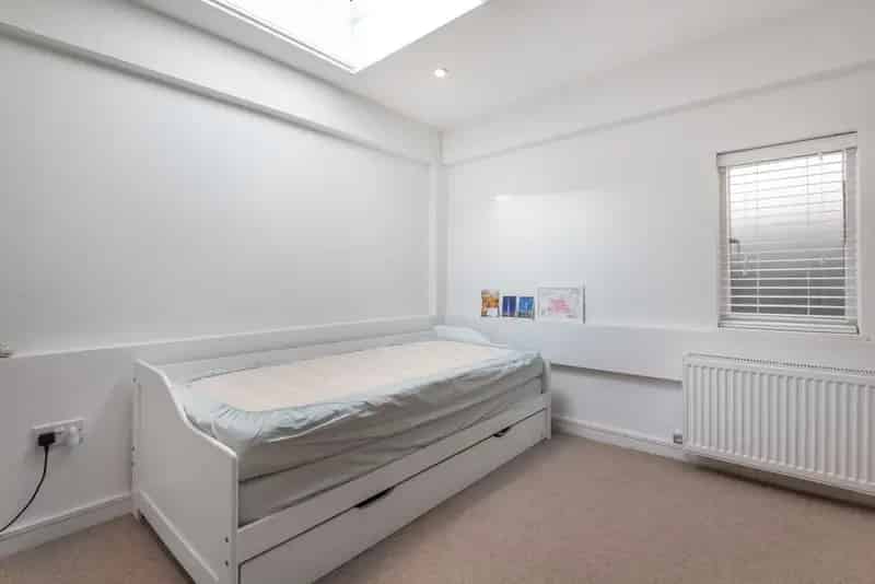 Wimbledon 2 Double Bedroom House To Rent Ample Storage Natural Light