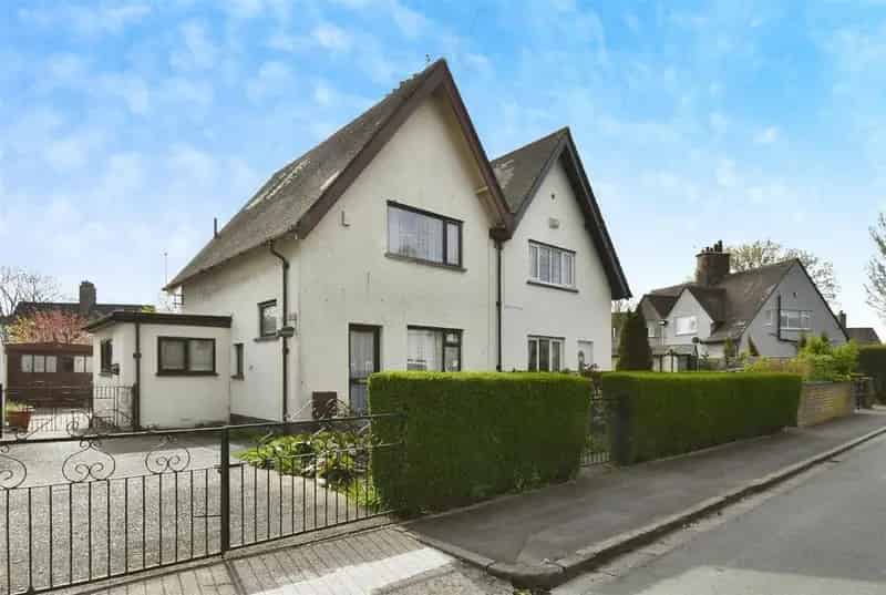 3 Bedroom Semi-Detached House for Sale Garden Village