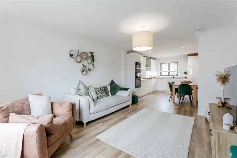 4 Bed Semi Detached House with 1 Reception Room