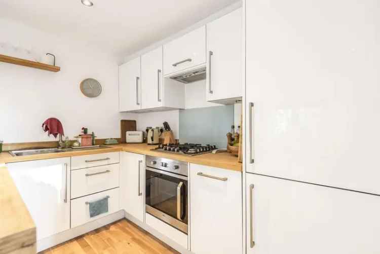 Flat For Sale in London, England