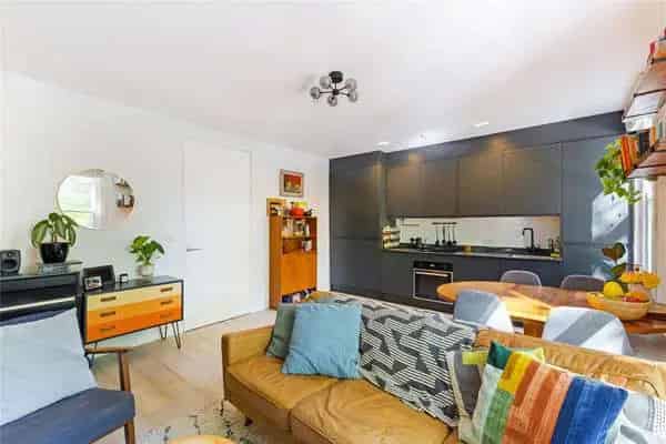 Stunning 1-Bedroom Apartment in Period Conversion