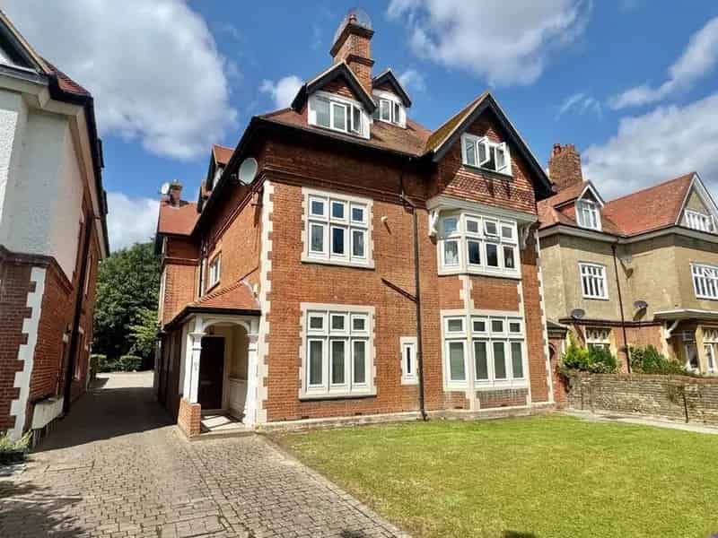 2 Bedroom Ground Floor Apartment For Sale Folkestone CT20
