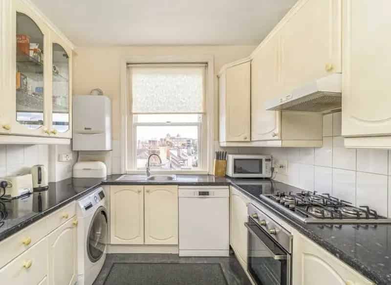 3-Bedroom Mansion Flat Barnes West Facing Balcony