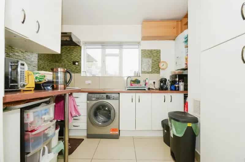 Two Bedroom Ground Floor Flat Well Presented Throughout