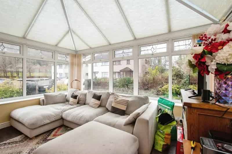 3 Bedroom Semi-Detached House Near Amenities and Transport Links