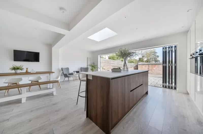 5 Bedroom End of Terrace House for Sale