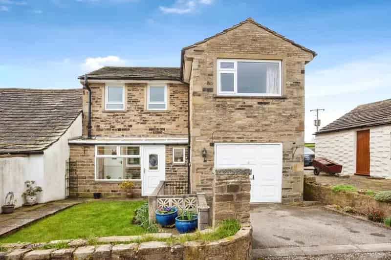 3 Bedroom Detached House for Sale Briestfield West Yorkshire WF12