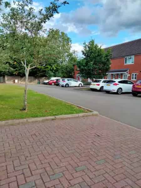 Two Bedroom Property on Quiet Cul de Sac