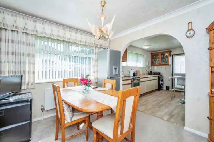 3 Bedroom Detached Bungalow With Large Garden and Tandem Garage