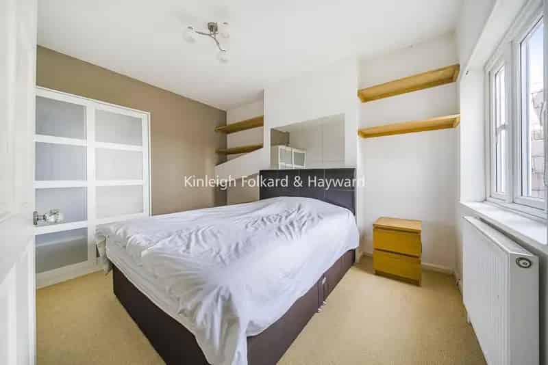 Spacious 2-Bed Top Floor Apartment with Alexandra Palace Views