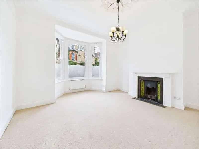 2 Bed Flat for Sale in Peaceful Residential Location