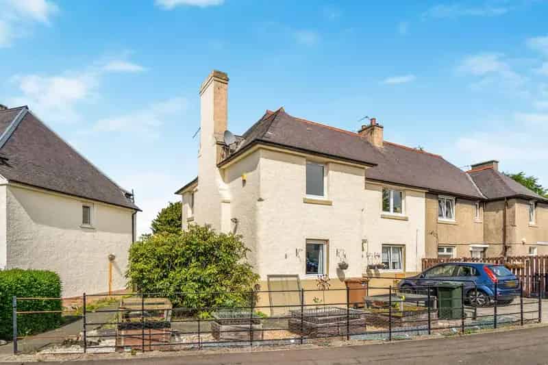 2 Bedroom Flat for Sale in Boswall