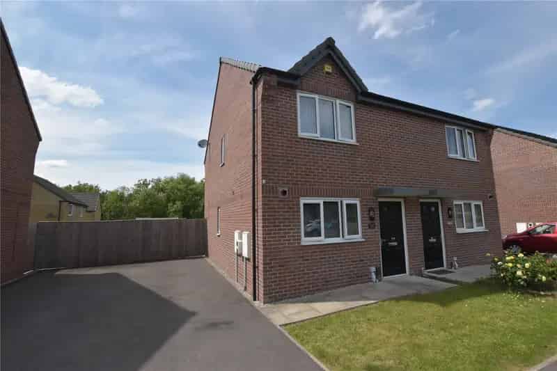 Immaculate 2 Bed Semi-Detached Home with EV Charging