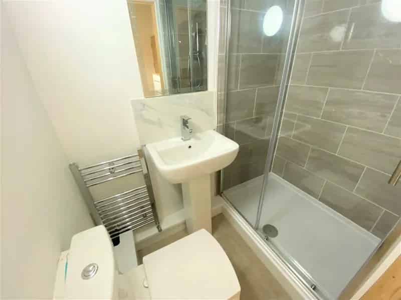 1 Bedroom House Share Large Room Private Gated Access
