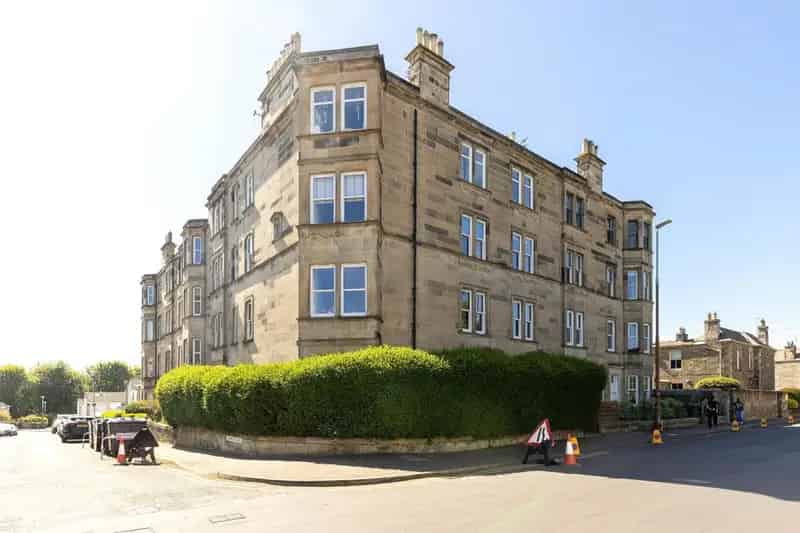 4 Bedroom Apartment to Rent in Trinity, Edinburgh