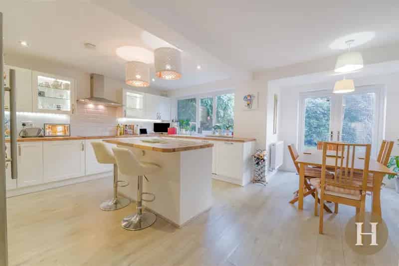 4 Bedroom House to Rent Hadleigh Estate Agents