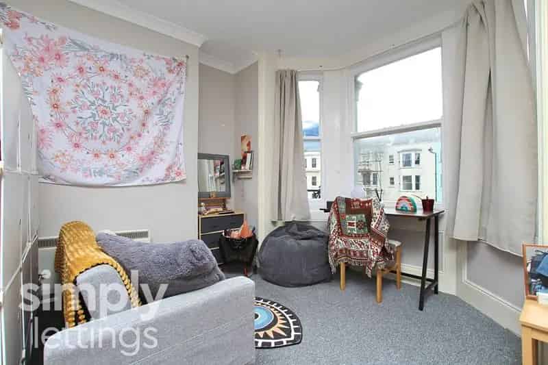 0 Bedroom Flat House to Rent Kemp Town Seafront
