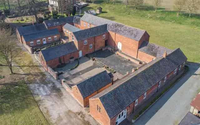 Substantial Detached House with 5 Holiday Cottages
