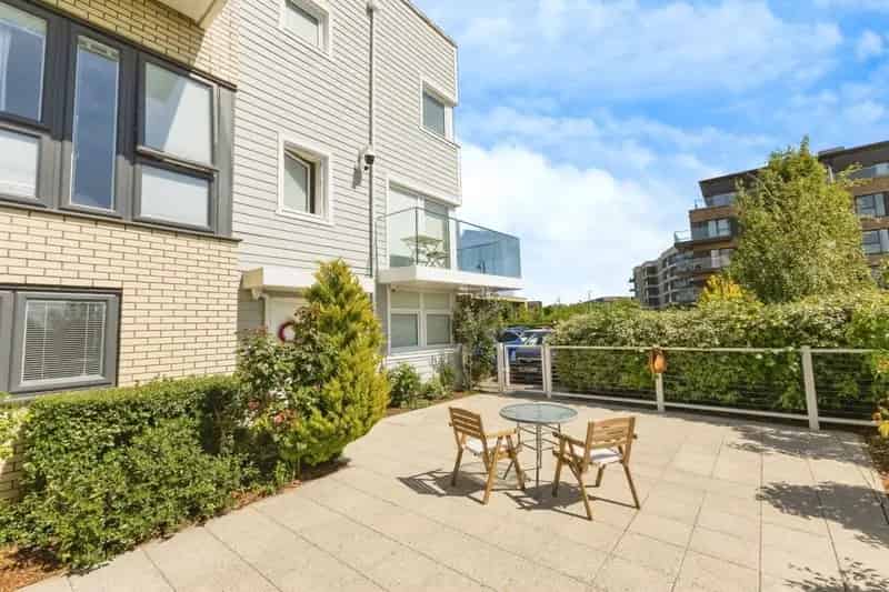 Waterside Townhouse Green Park 4 Beds 3 Baths Parking