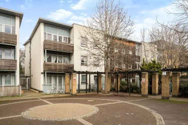 2 Bedroom Flat for Sale London E7 - Gated Development Parking