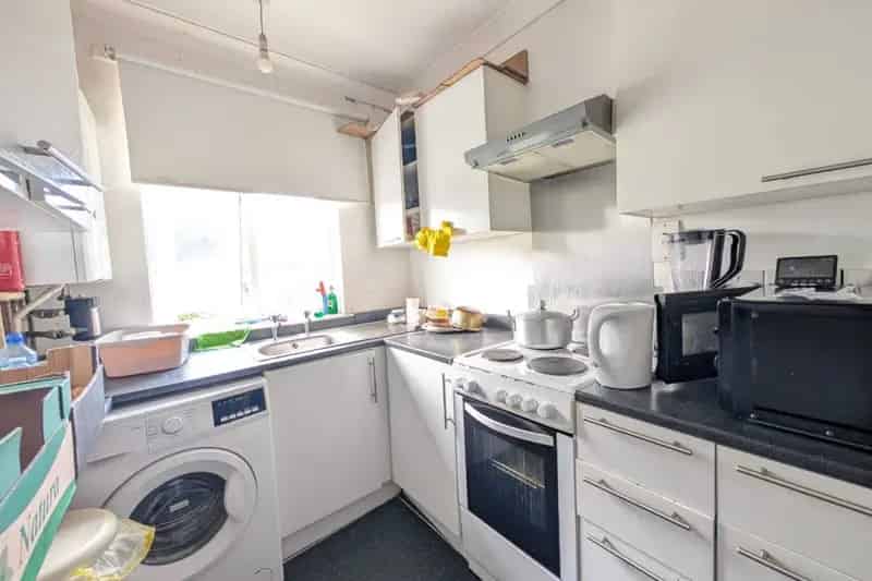 3 or 4 Bedroom First Floor Flat with Driveway Parking