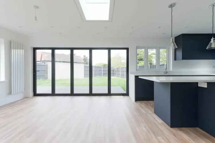 5 Bed House Freehold Modern Kitchen Family Home Garage Driveway Garden
