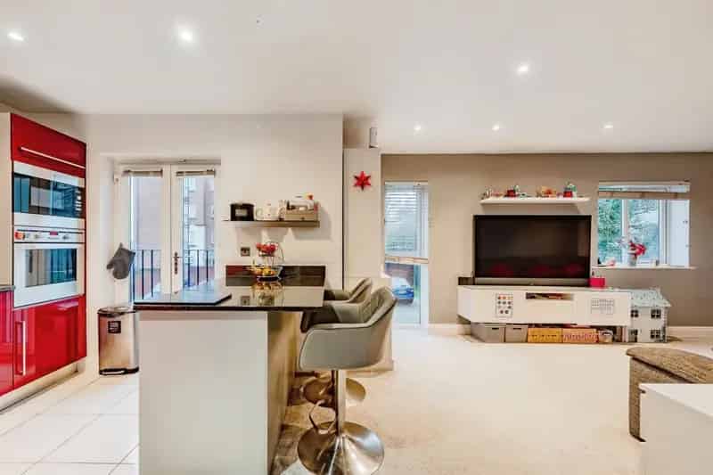 Two Bedroom Executive Apartment Town Centre