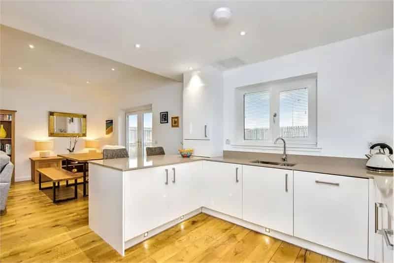 3 Bed Detached Bungalow with 2 Bathrooms and Garage
